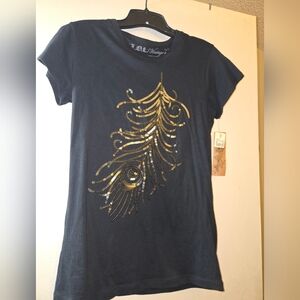 TShirt, feather sequin design. Size Xl
